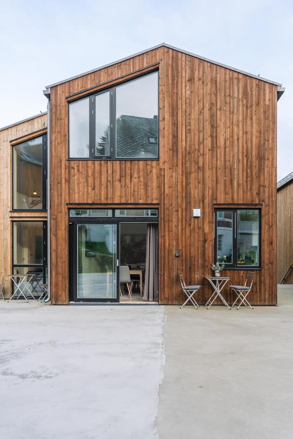 Villaer Modern In Plush Town