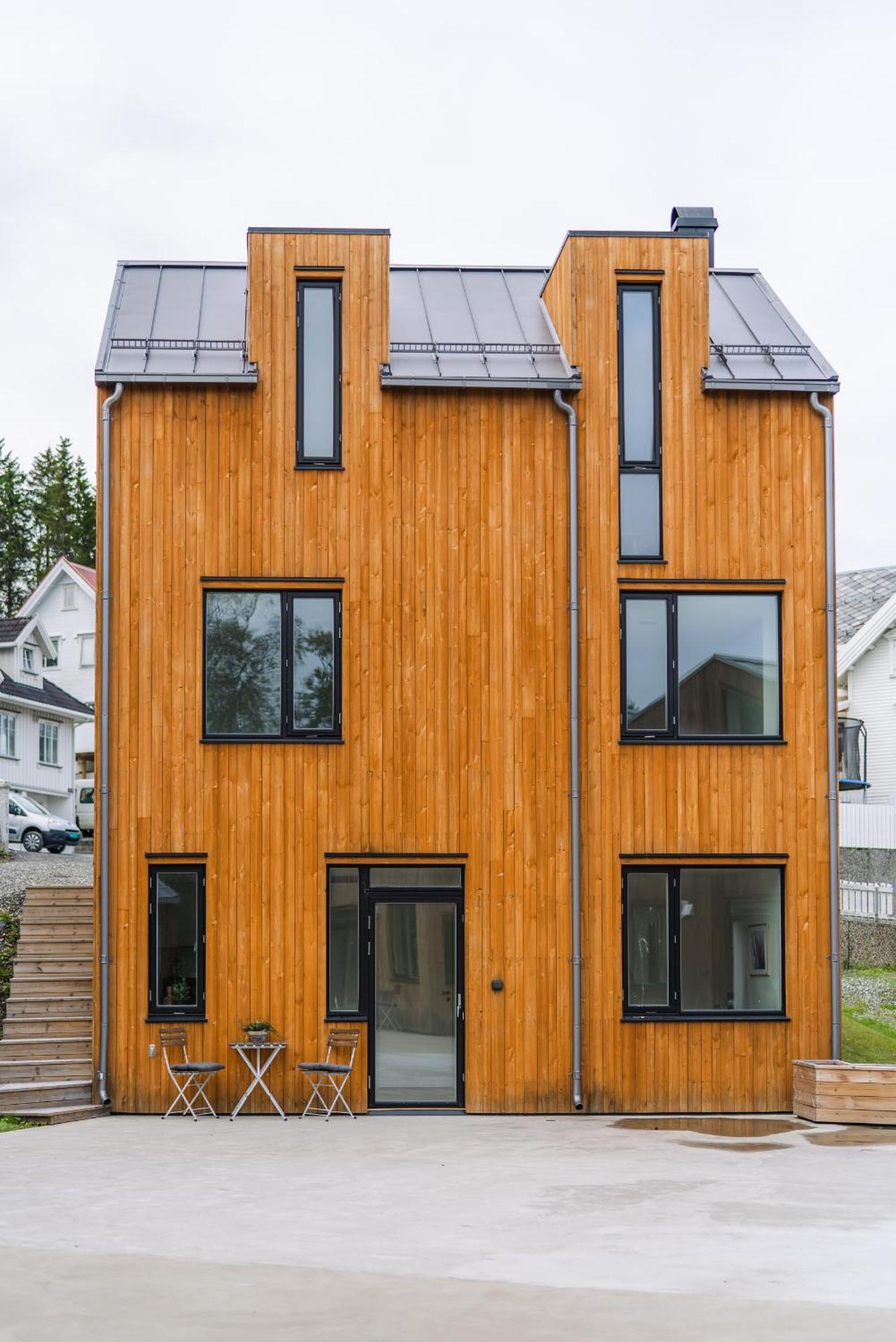 Modern In Plush Town *